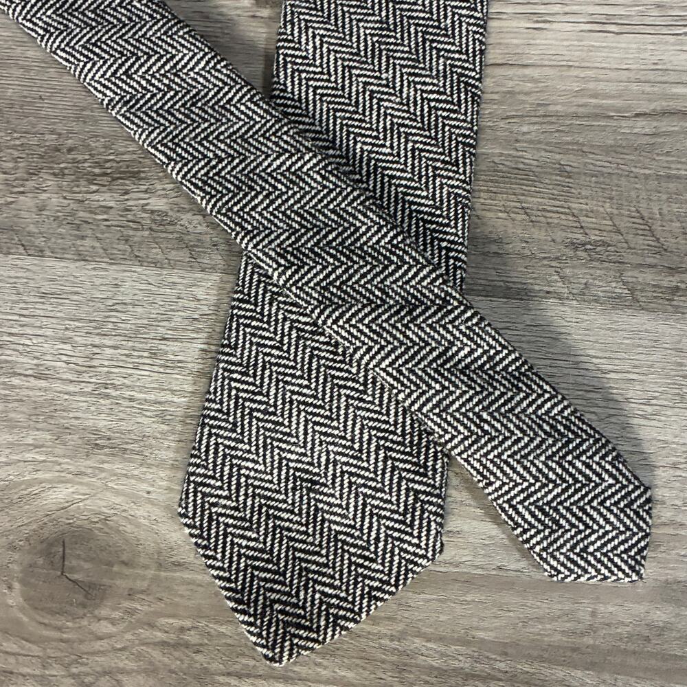 Egara Skinny Herringbone Wool Blend Tie Black White